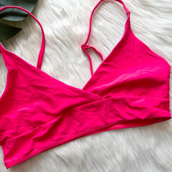 ⭐️ Gorgeous Pink Bikini Top - Picture 4 of 6